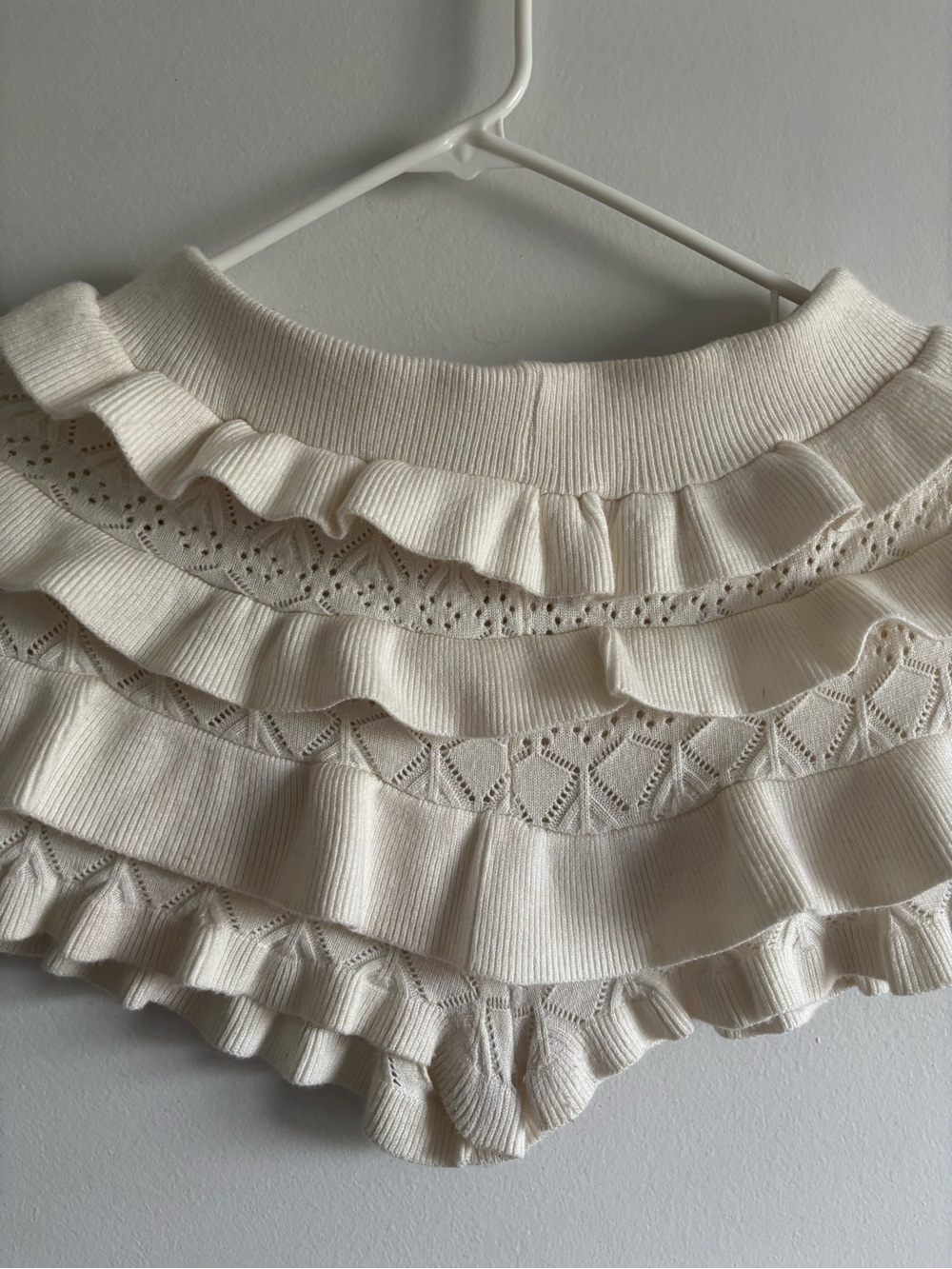 Source Unknown Cream Ruffled Knit Mini Skort - Picture 2 of 3